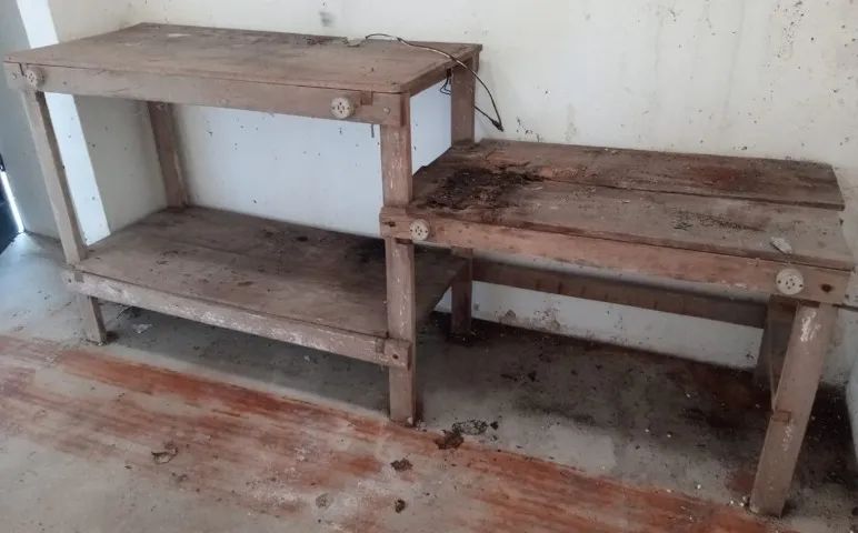 Vendo bancada de madeira com duas alturas - Foto 2