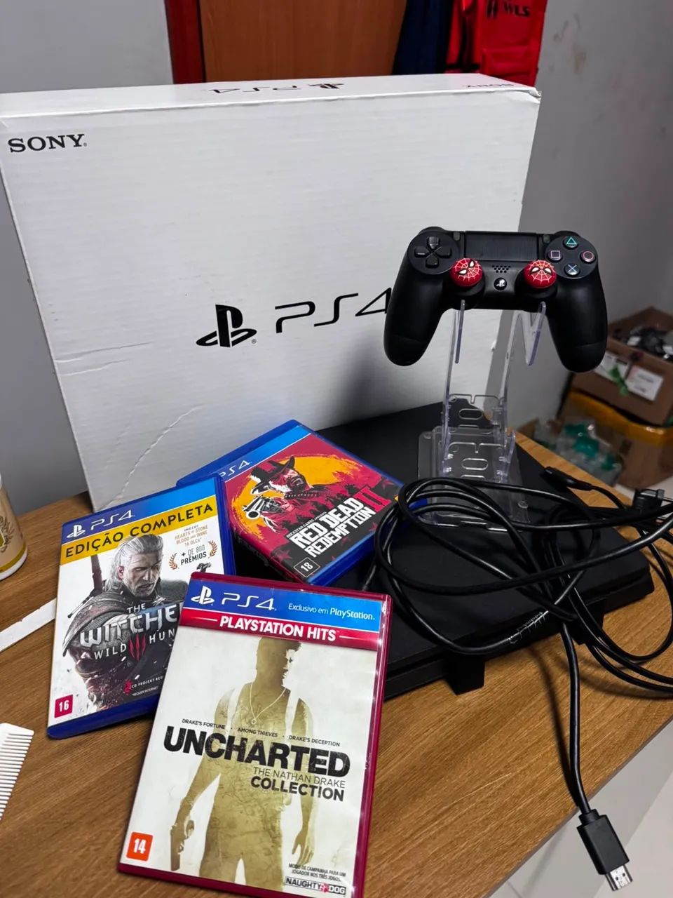 Ps4 1TB com caixa ?