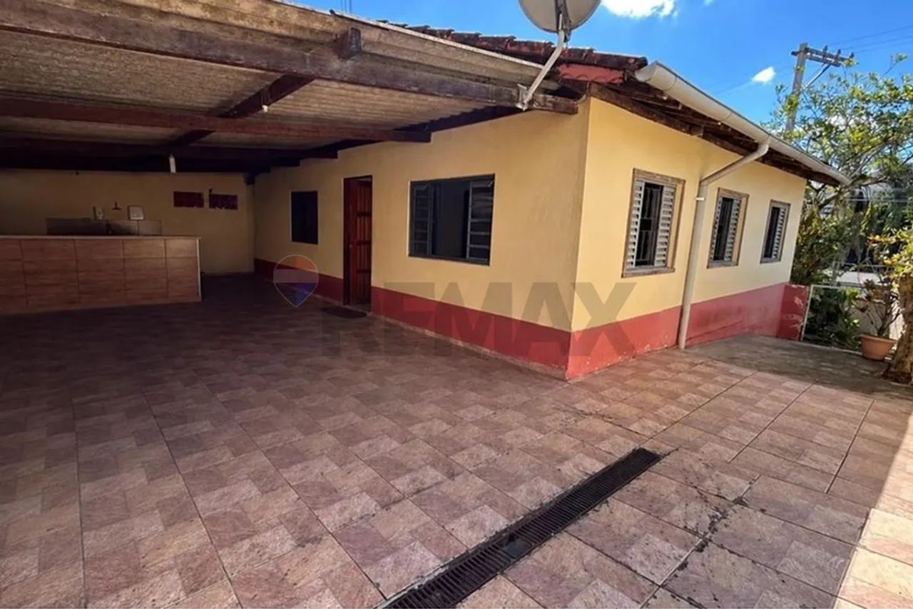 "Casa Ampla com Edícula em Bairro Tranquilo" - Foto 2