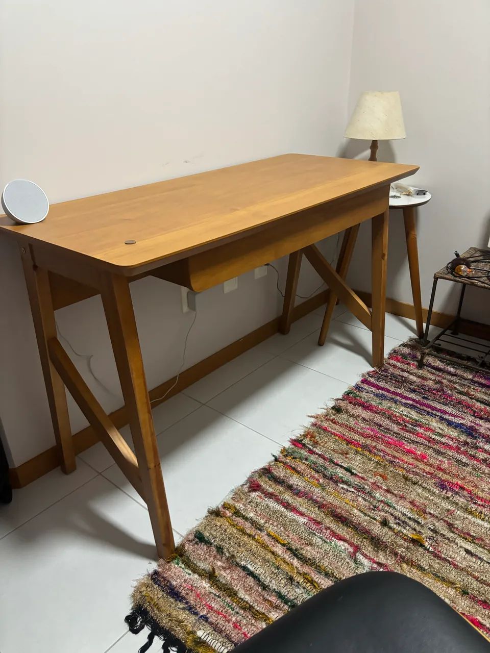 Desk 443790573941575681
