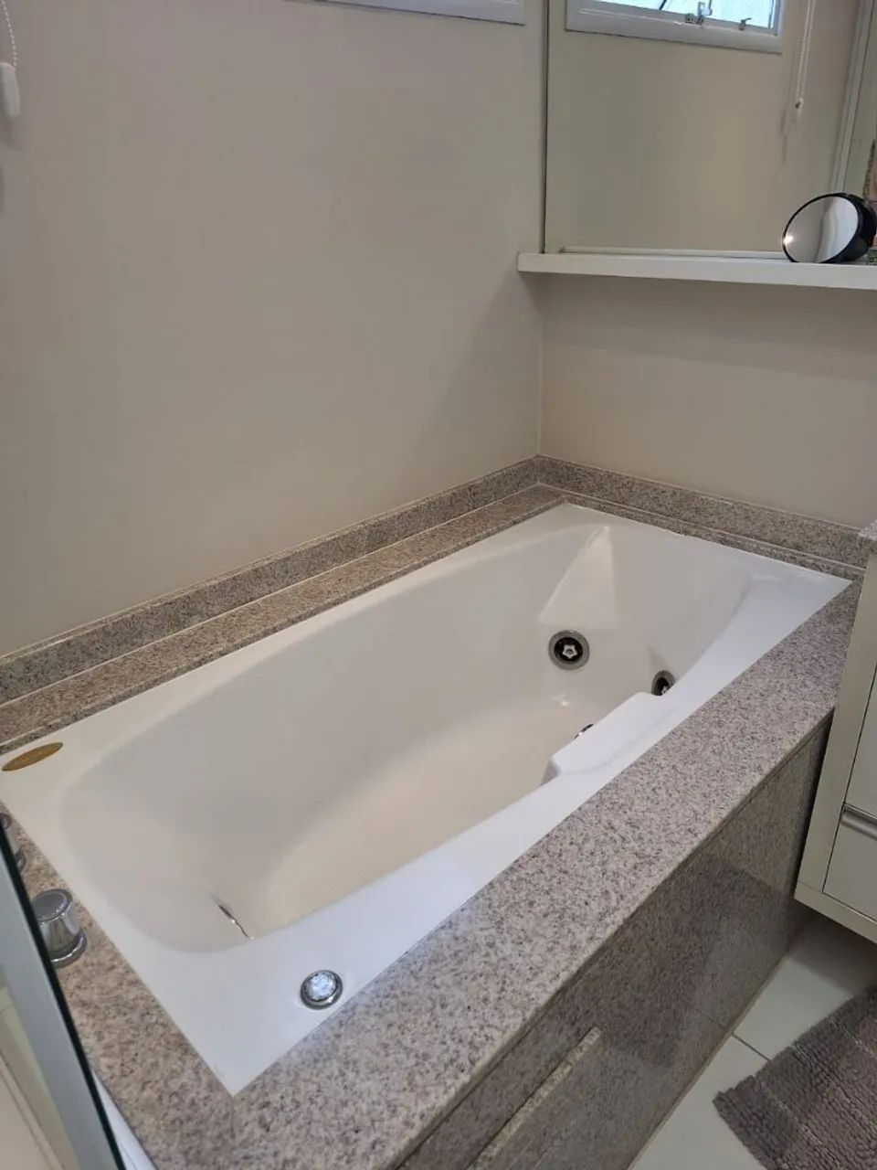 Banheira de hidromassagem completa