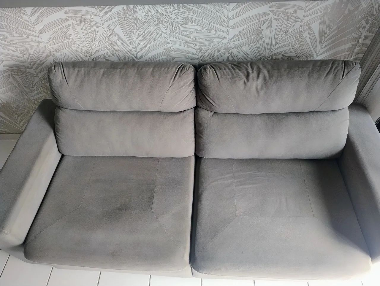 Sofá retrátil de 2 lugares cinza  - Foto 2