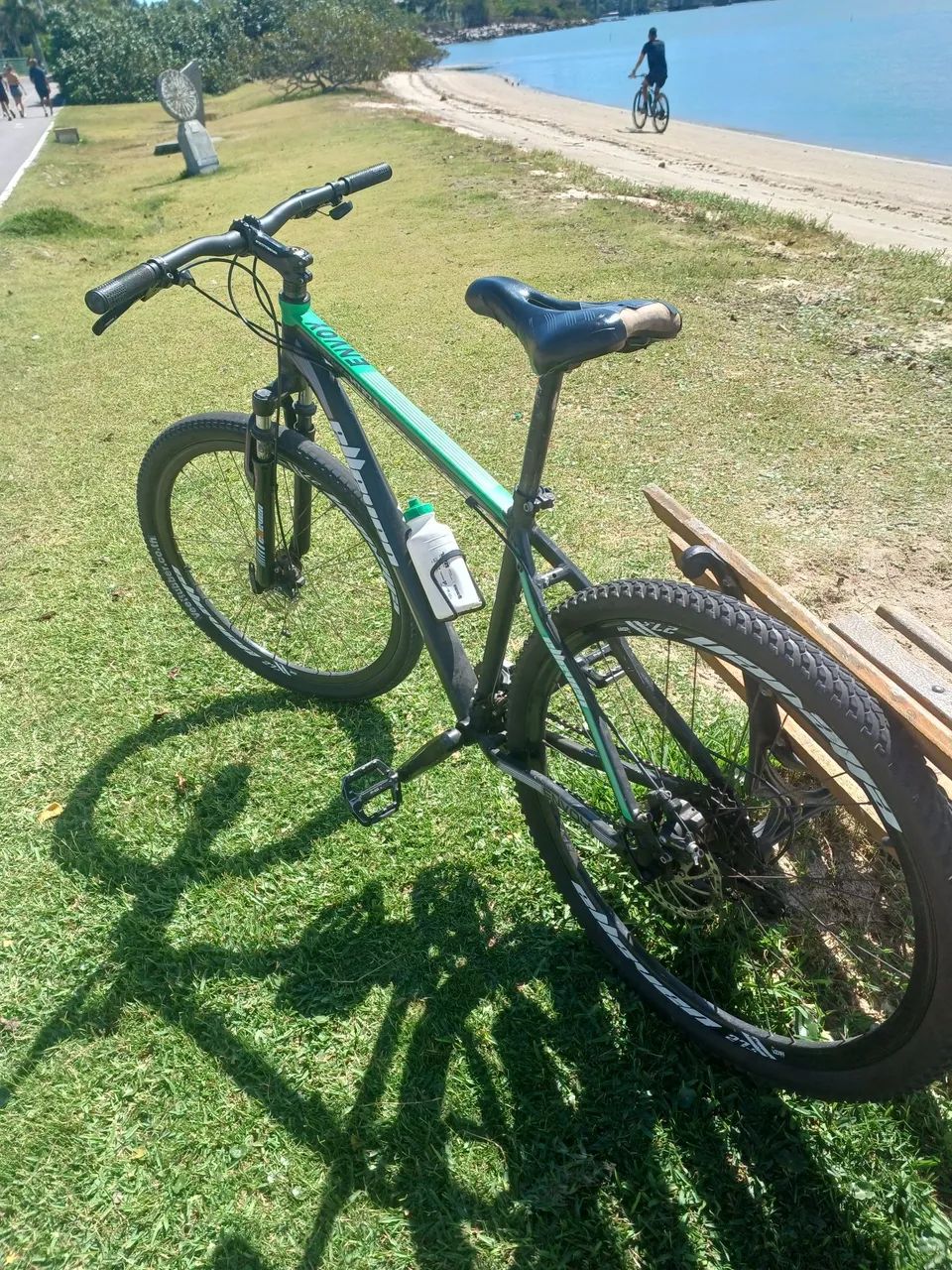 Bicicleta aro 27,5, freio a disco, semi nova em excelente estado de uso. - Foto 3