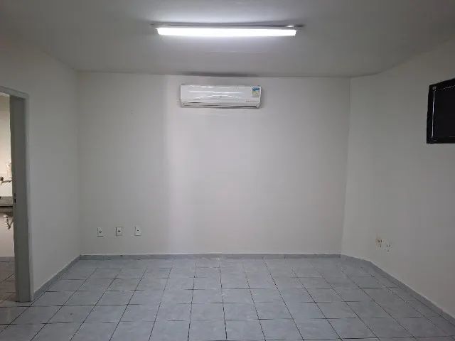 alugo pavimento superior de prédio com 4 salas! - Foto 2