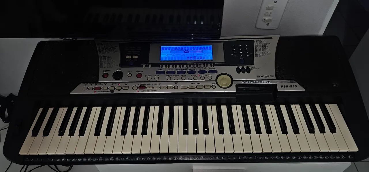 Teclado Yamaha PSR550 - Aceito troca 