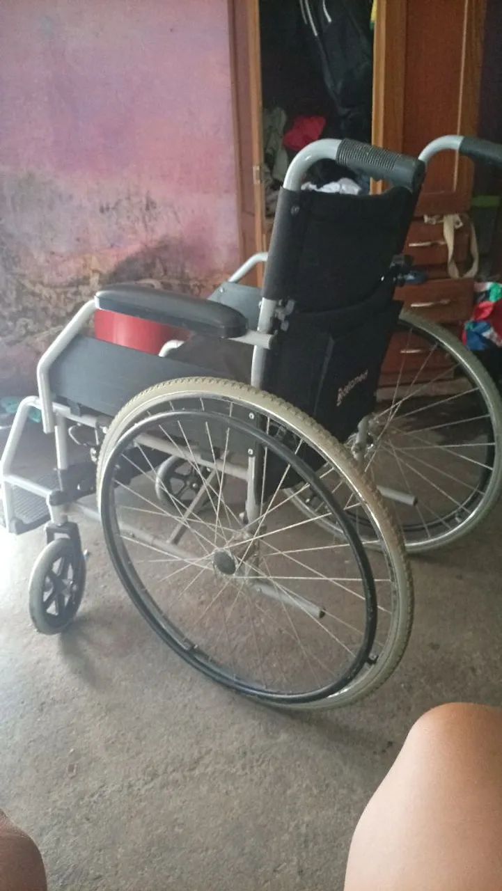 Cadeira de roda - Foto 2