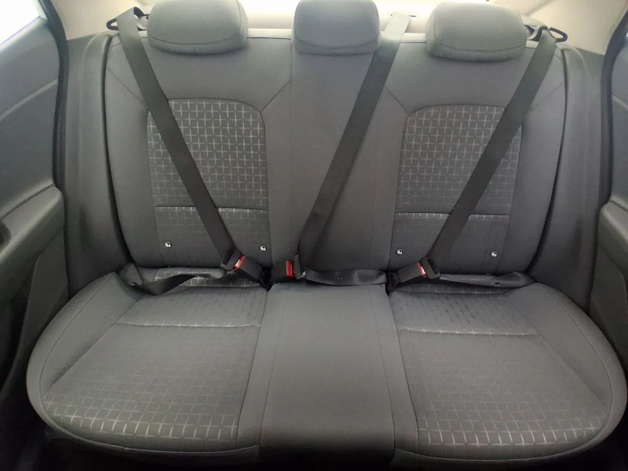 Hyundai HB20S Comfort Plus 1.0 Flex 12V Mec., foto 16 de 18