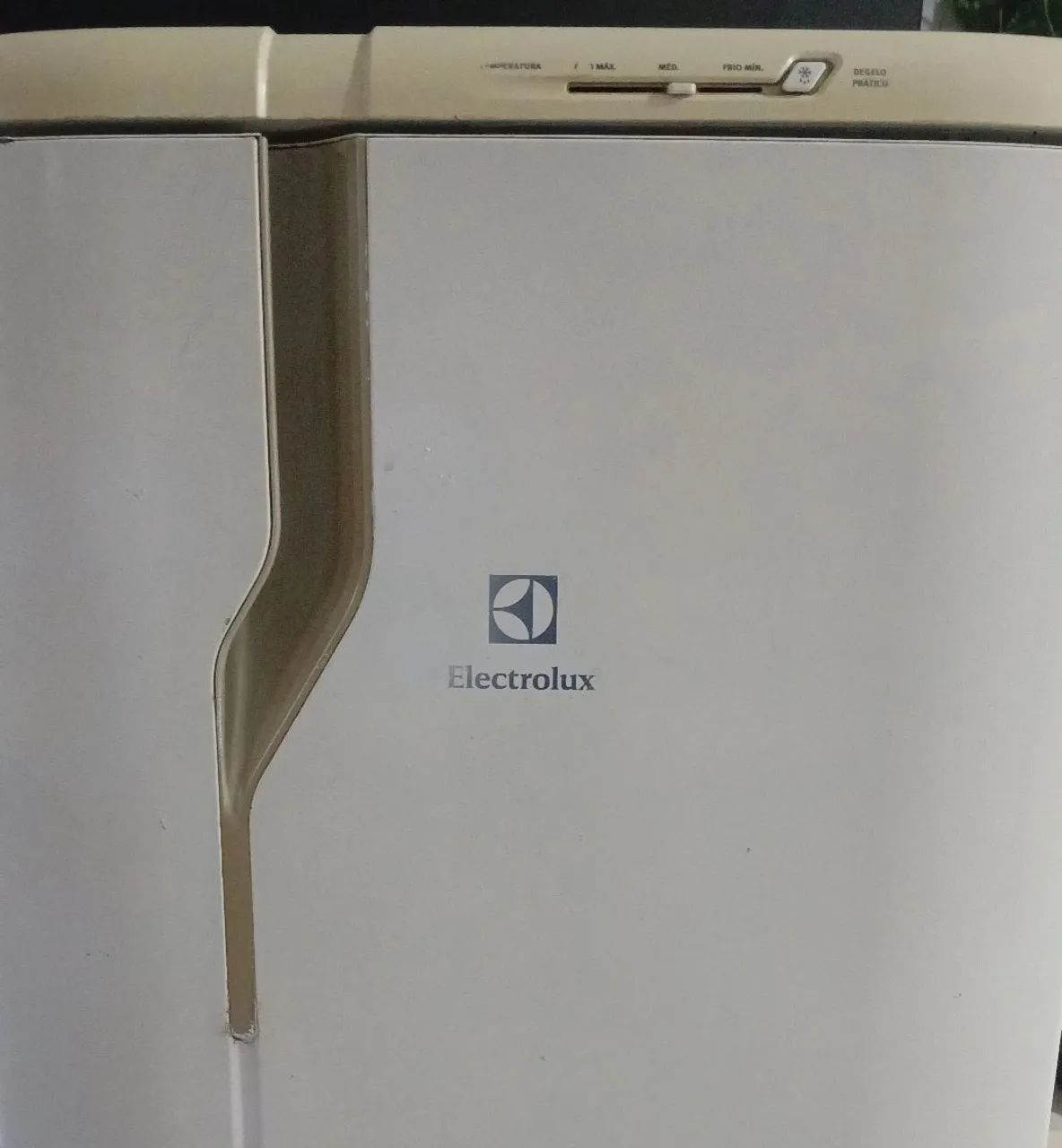 Geladeira. ELETROLUX Gelo Seco Moderna Toda Boa 