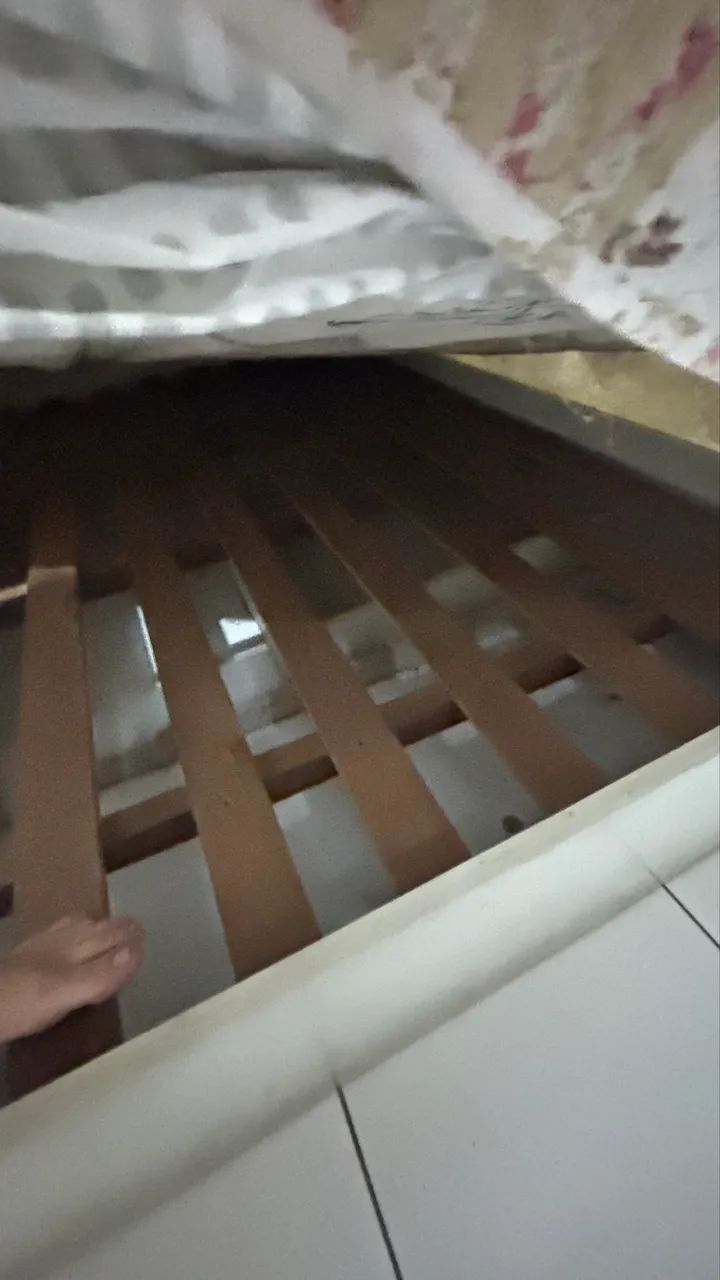 Vendo cama de casal  + colchão + baú  - Foto 2