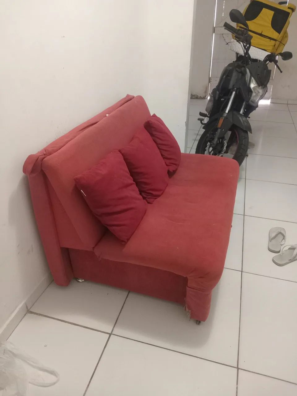 Vendo sofá, ele vira cama. - Foto 4