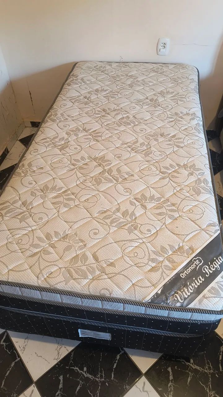 Cama solteiro king pouco usada
