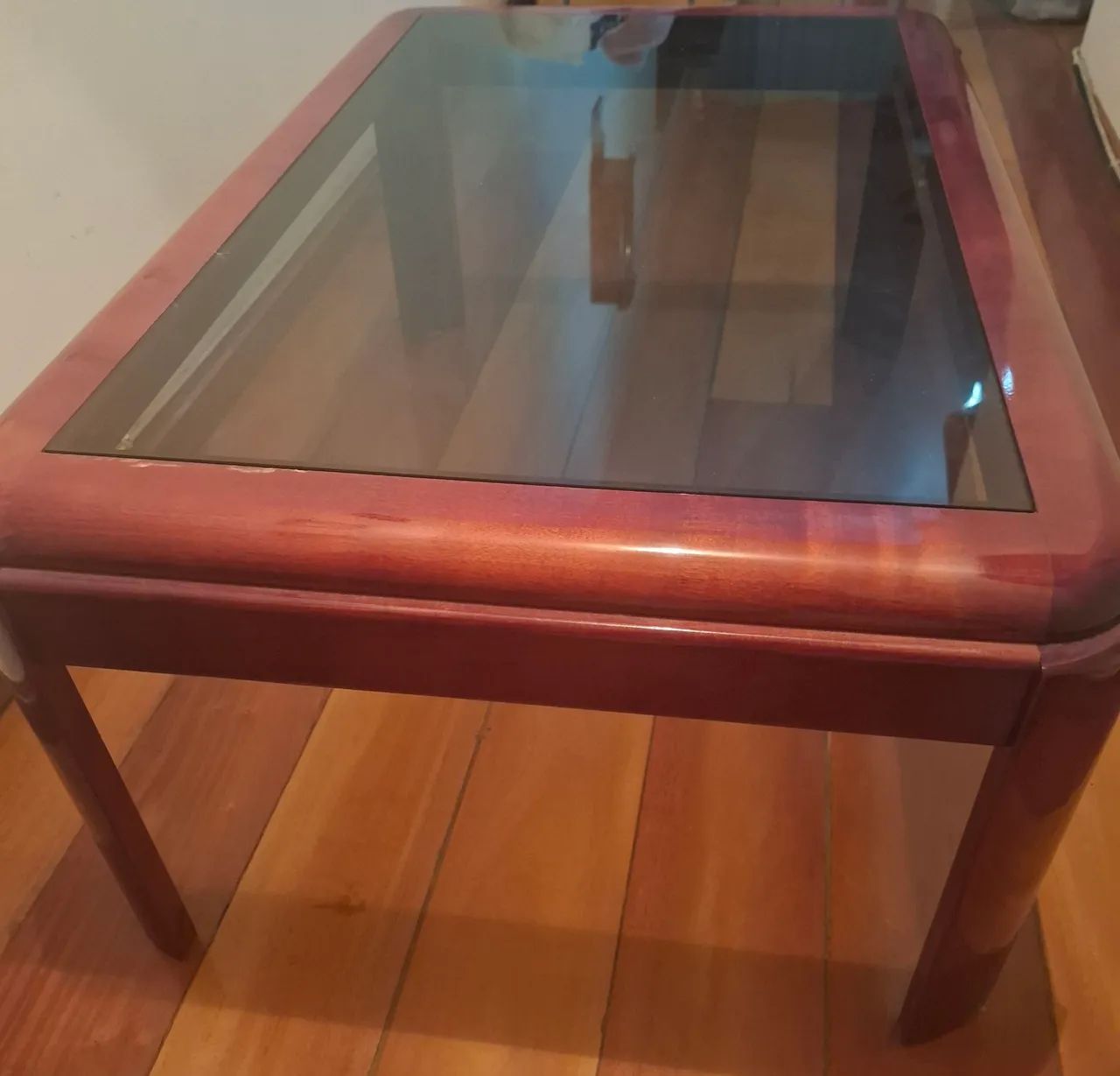 mesa de centro de mogno e vidro fumê - Foto 5