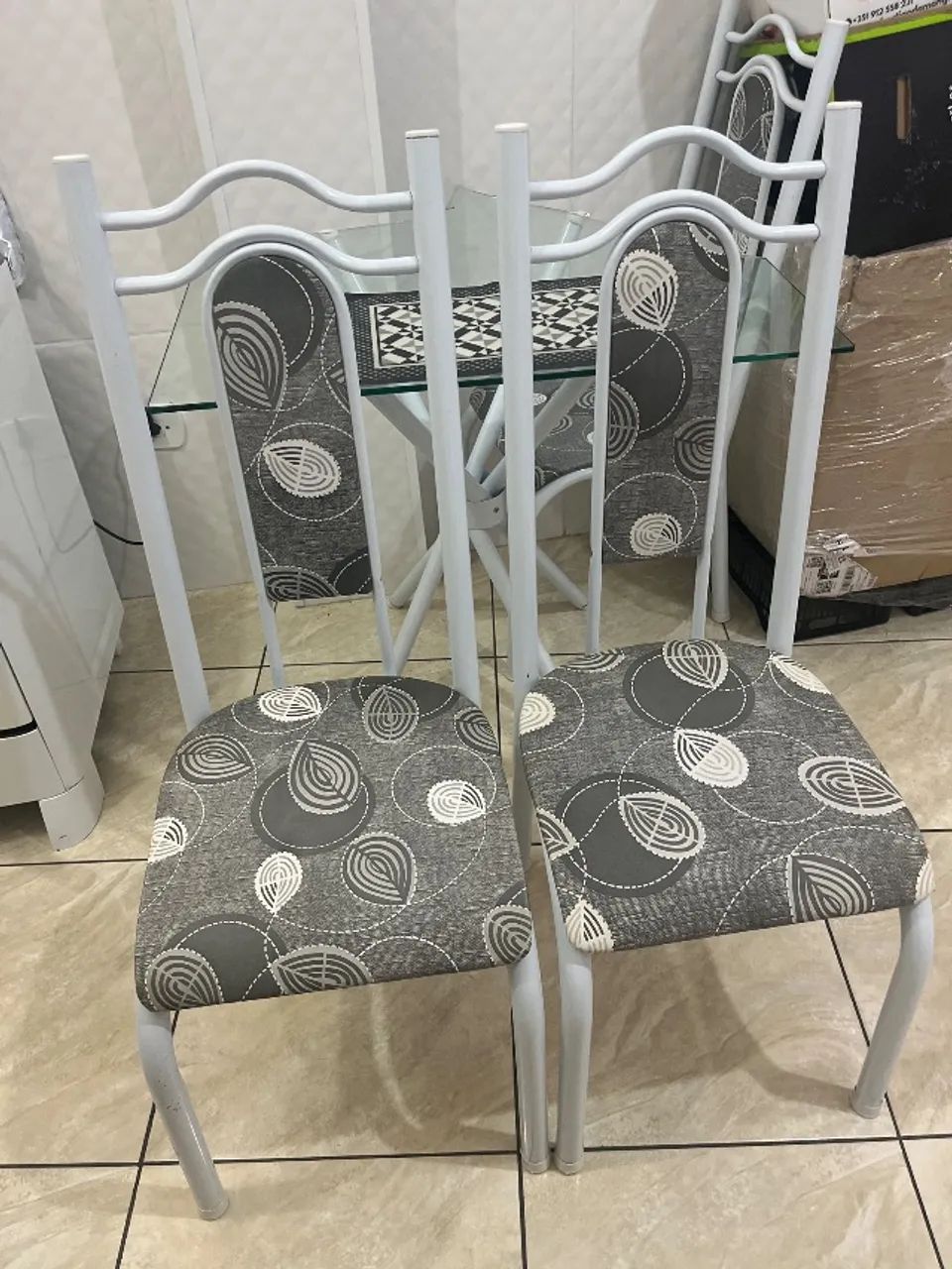 Mesa de jantar com 4 cadeiras