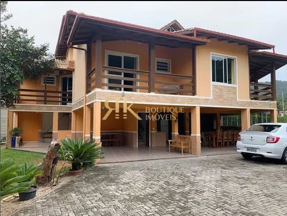 Sítio para Alugar no Ribeirão da Ilha com Piscina, Quadra e 37.500m²