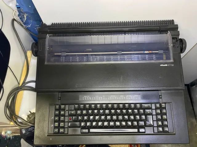 Máquina de escrever elétrica Olivetti ET112  - Foto 4