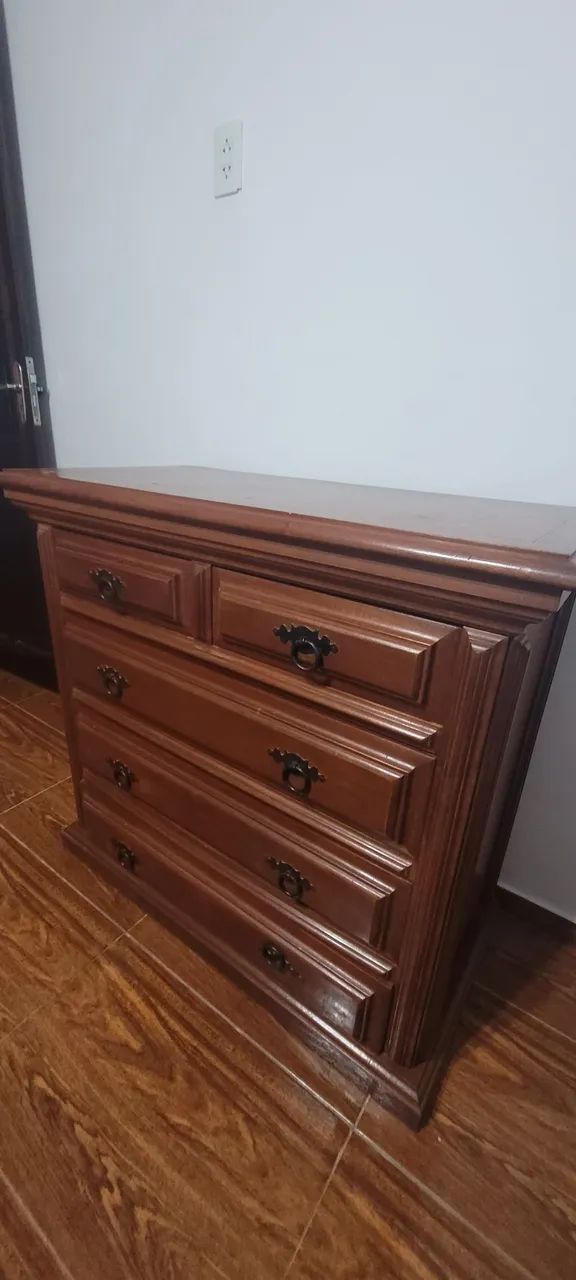 Vendo cômoda de madeira