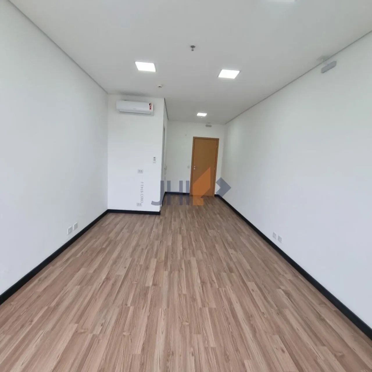 SALA COMERCIAL ? VENDA ? 30 m² ? REFORMADA, PLANEJADA, VISTA LIVRE E VAGA ? ALPHAVILLE ? E - Foto 3