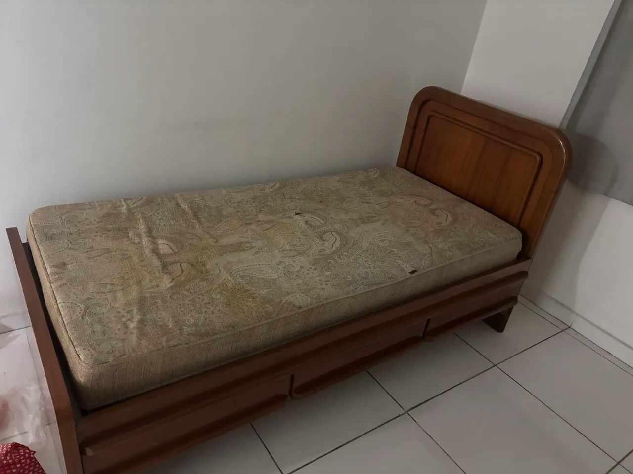 CAMA COM COMPARTIMENTOS PRA GUARDAR COISAS - Foto 3