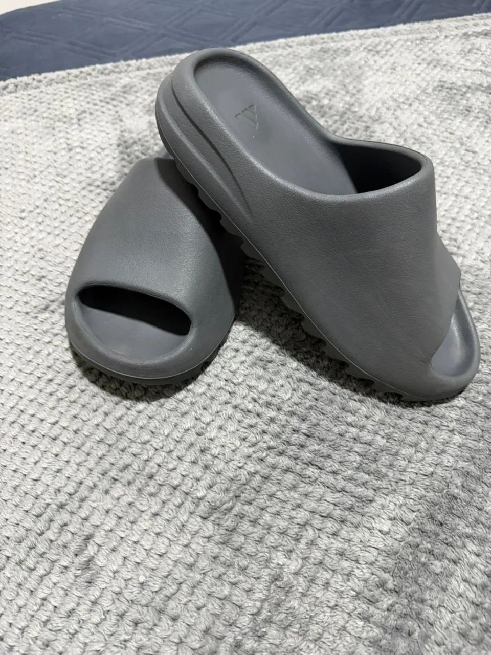 Slide Adidas yezzy grey serve 39/40   - Foto 2