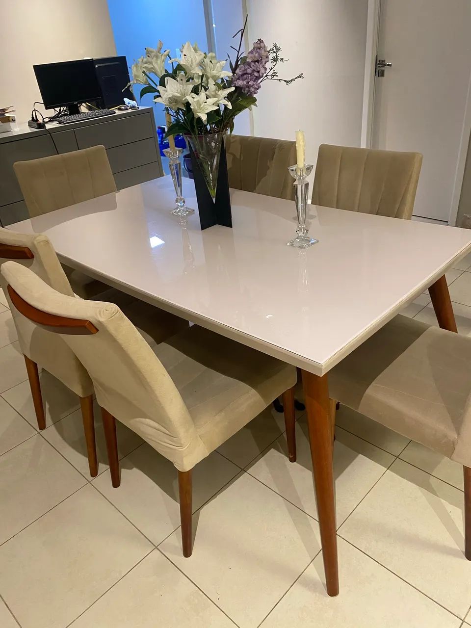 Vende-se Mesa com 6 cadeiras