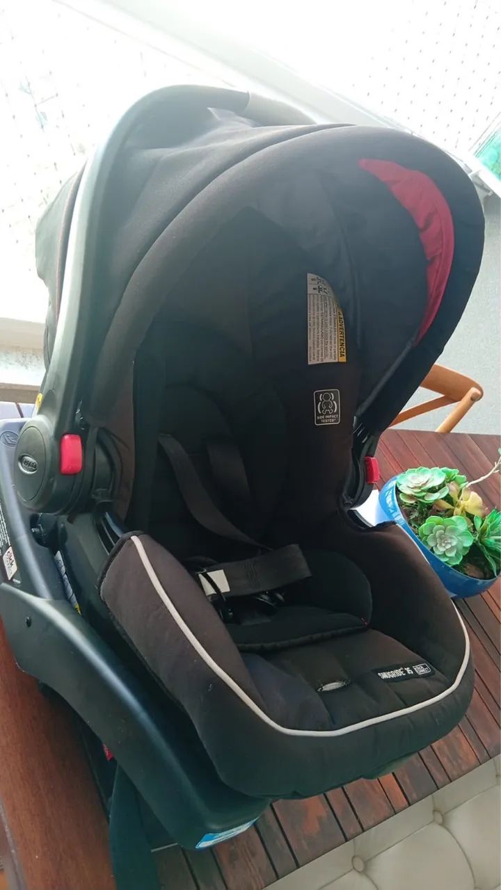 Vendo Carrinho de Bebê com Bebê Conforto - Foto 4