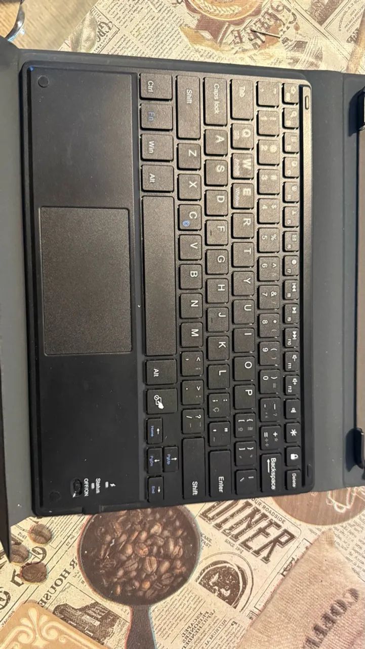 Capa para Tablet com Teclado Bluetooth e Touchpad - Foto 2
