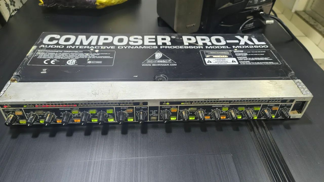Processador Behringer mdx2600