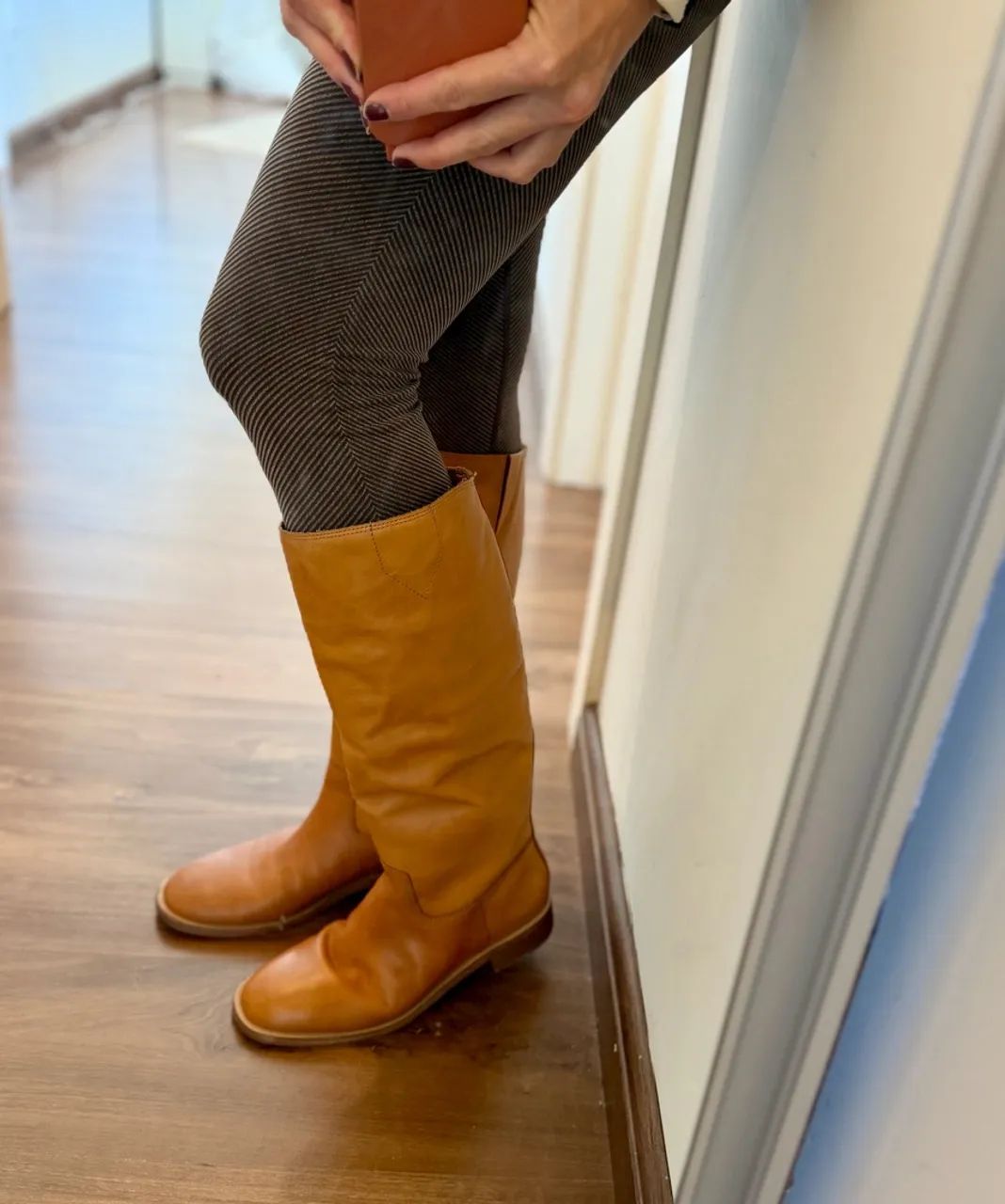 bota schutz cano alto caramelo 36 - Foto 5