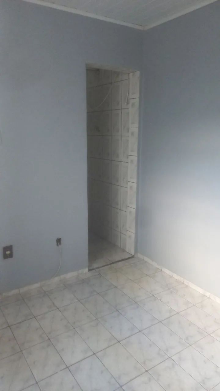 Alugo casa de fundos - Foto 2