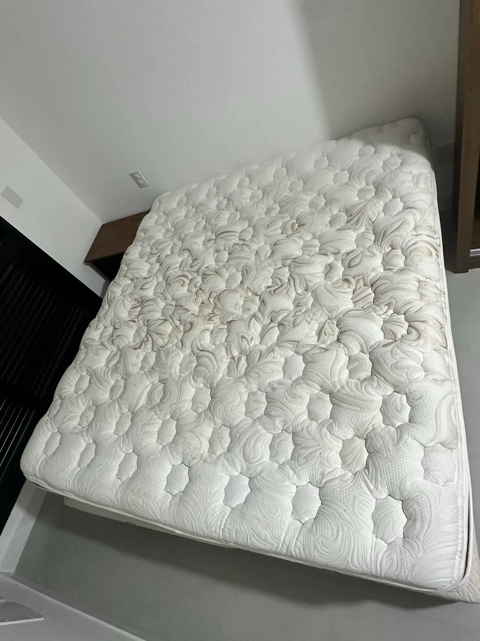 Cama Queen Size com Baú  - Foto 5