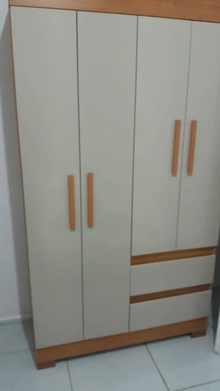 ROUPEIRO 4 PORTAS E 2 GAVETAS