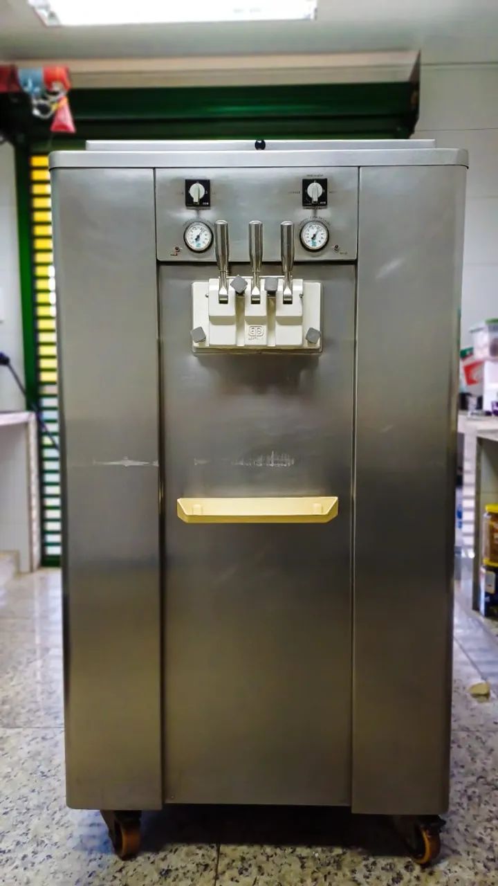 MÁQUINA DE SORVETE BERTOLLO SB400