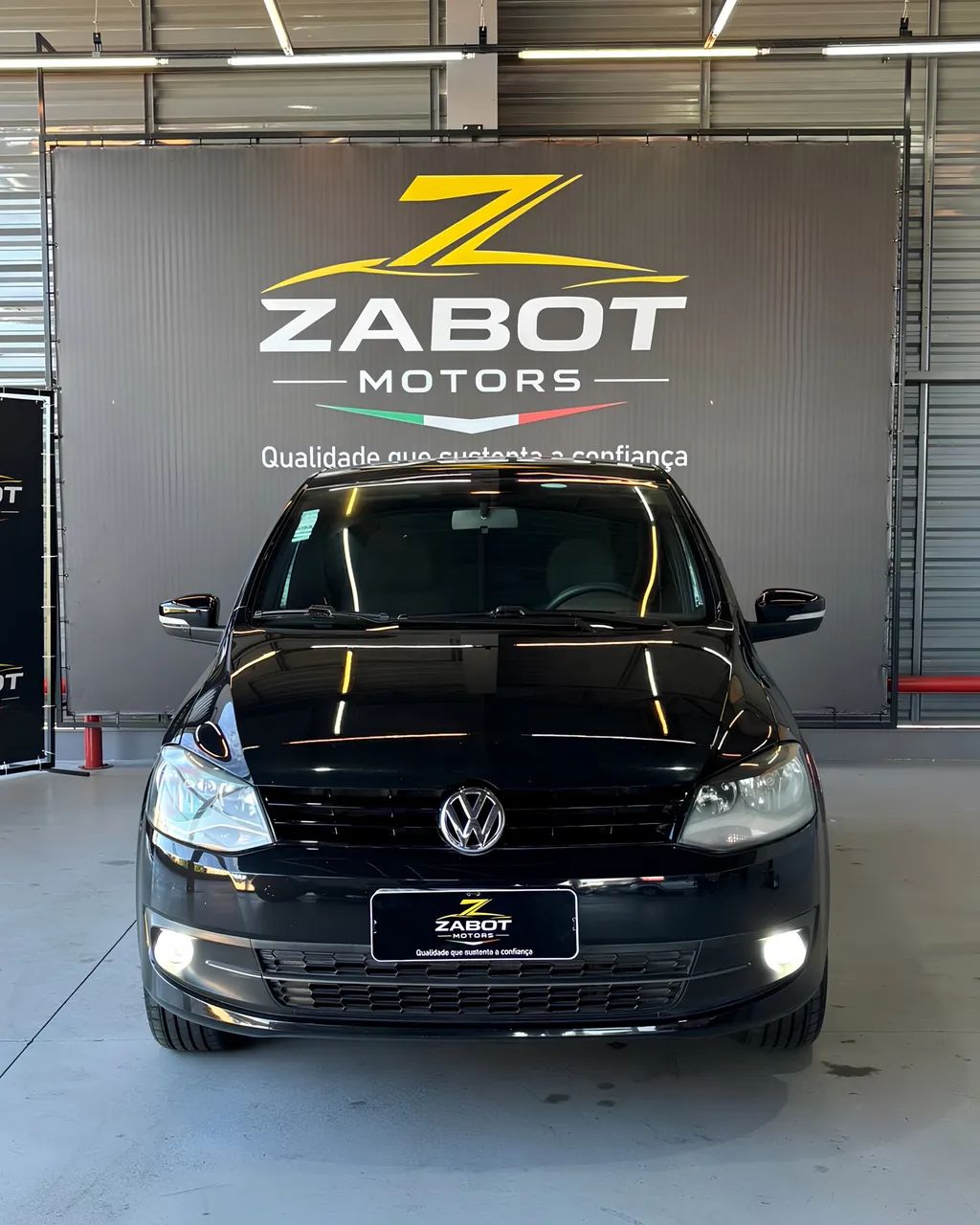 Volkswagen Fox 1.0 MI Total Flex 8V 5P 2013 - Foto 2