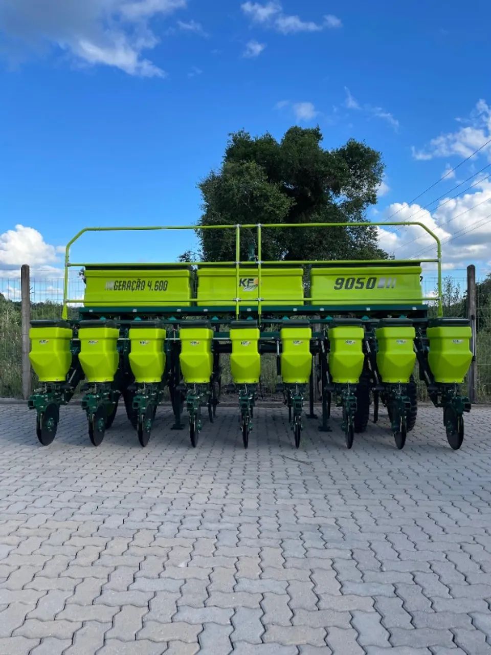 TRATOR PLANTADEIRA KF 9 LINHAS - Tratores e máquinas agrícolas