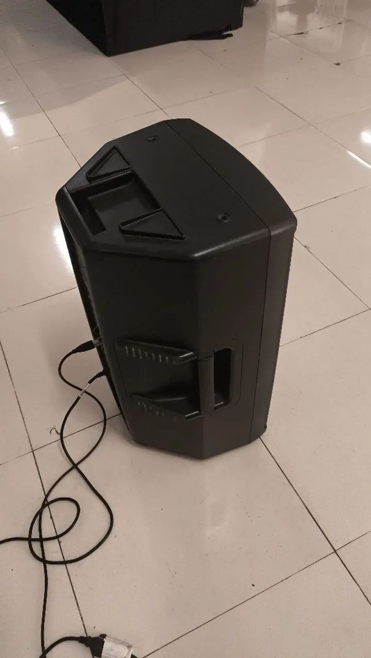 Caixa de som jbl eon 615 bom estado 