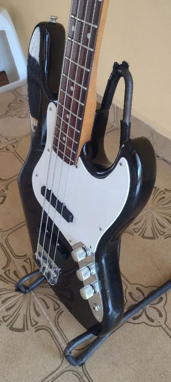 Baixo Giannini stratosonic 