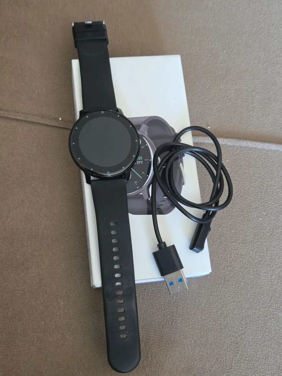 Smartwatch com 2 pulseiras