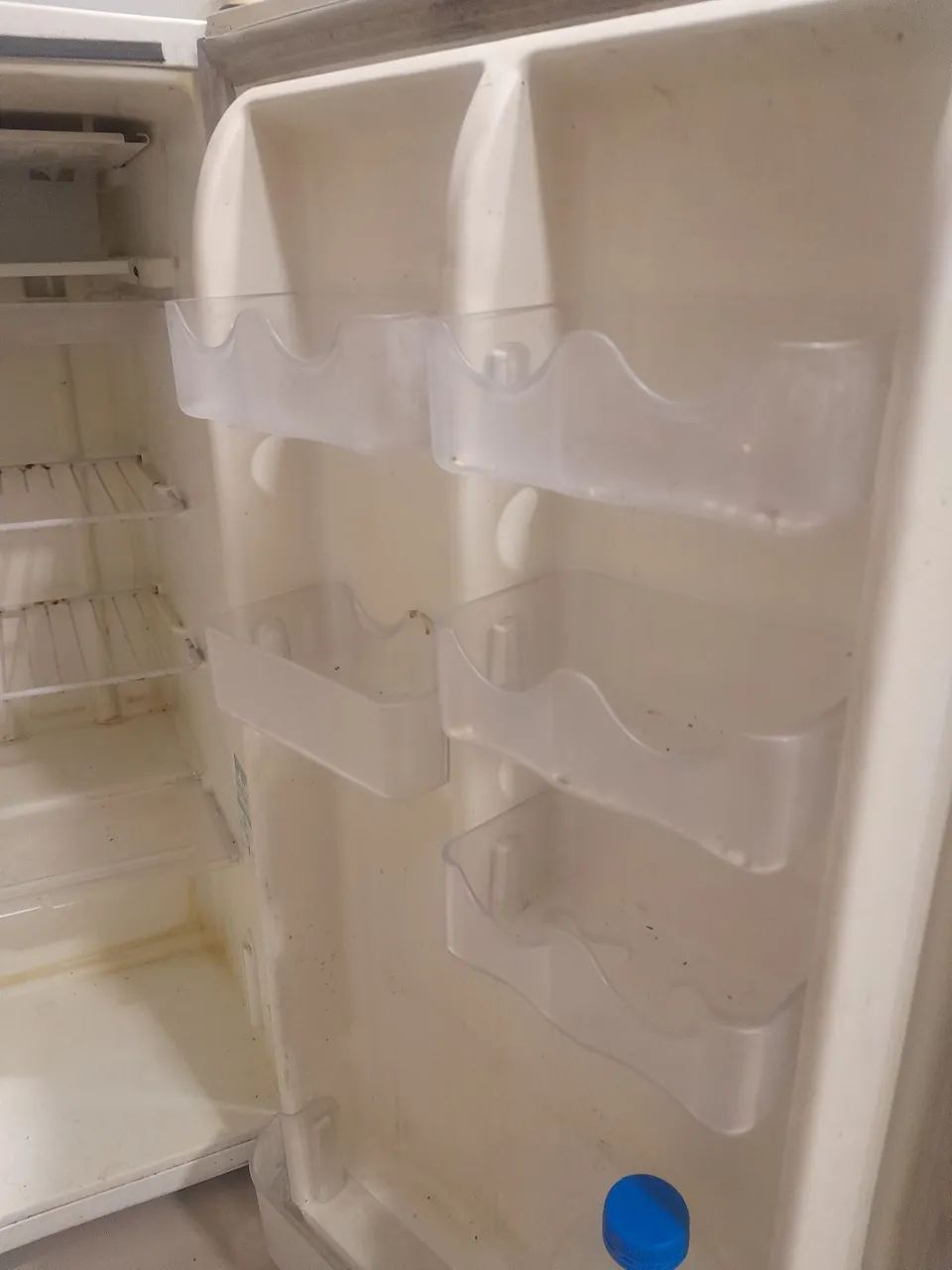 Frigobar RE 120 litros Electrolux 