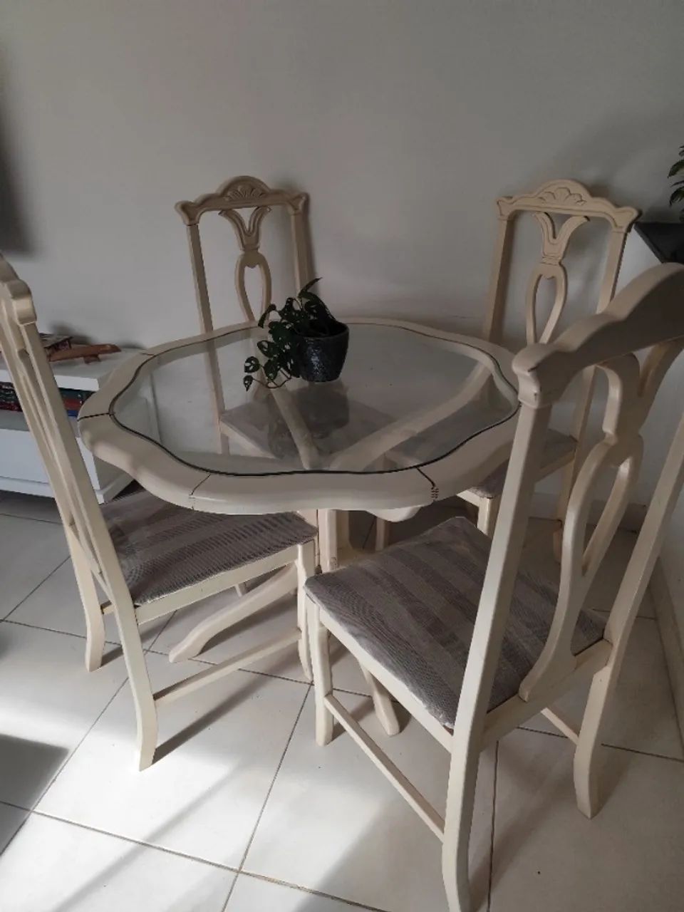 Mesa 4 cadeiras  - Foto 3