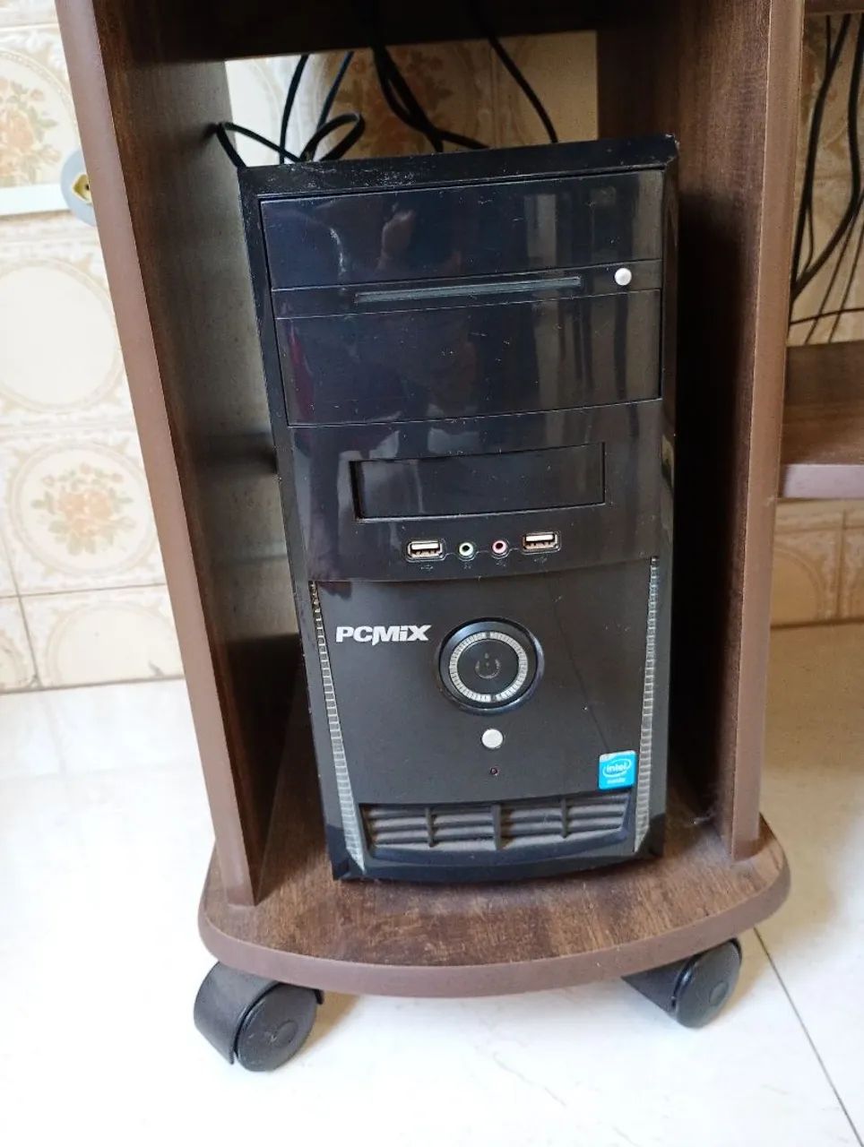 Vendo Computador com Monitor e Cadeira 
