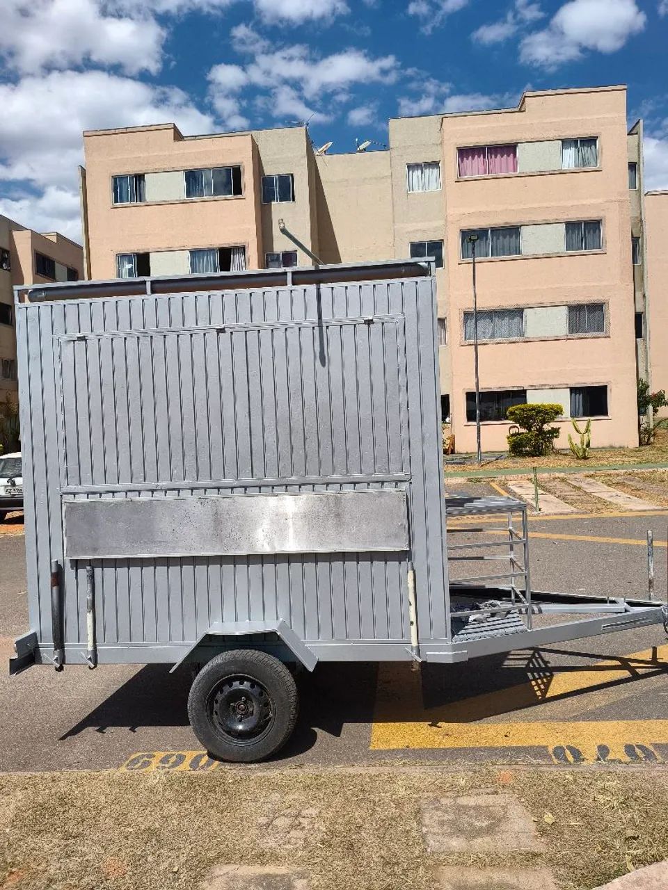 Trailer em ótimo estado (equipado com vários acessórios) - Foto 2