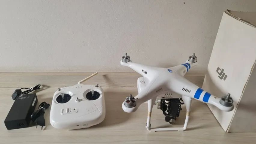 Drone DJI Phantom 2 Completo com Gimbal, Controle, Carregador e Hélices