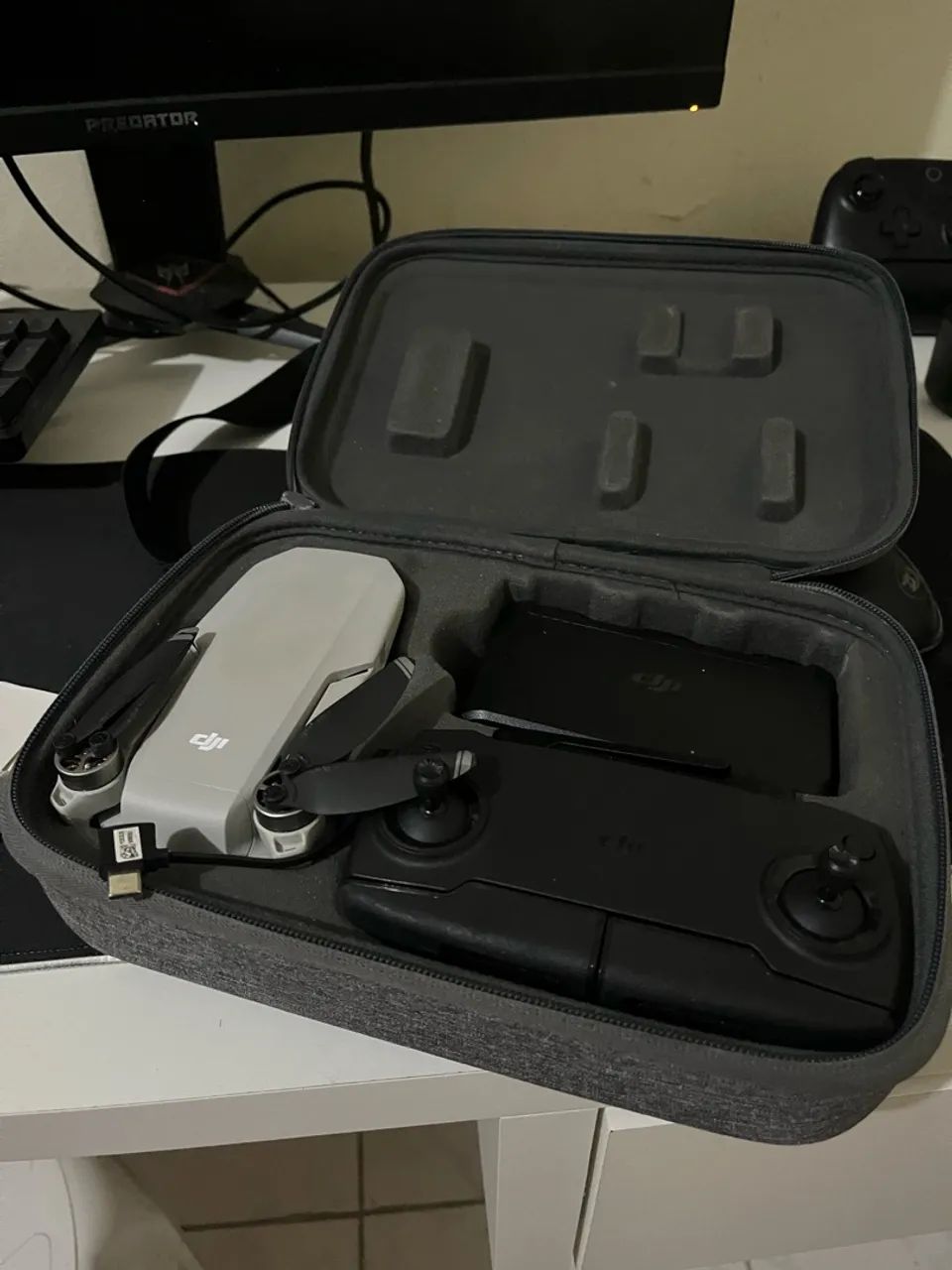 Drone DJI Mini com controle, 3 baterias e acessórios