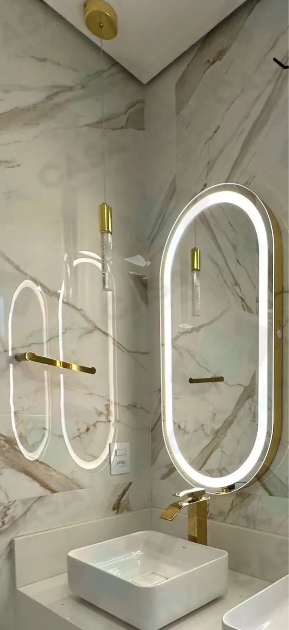 Espelho com LED ( lateral dourada )