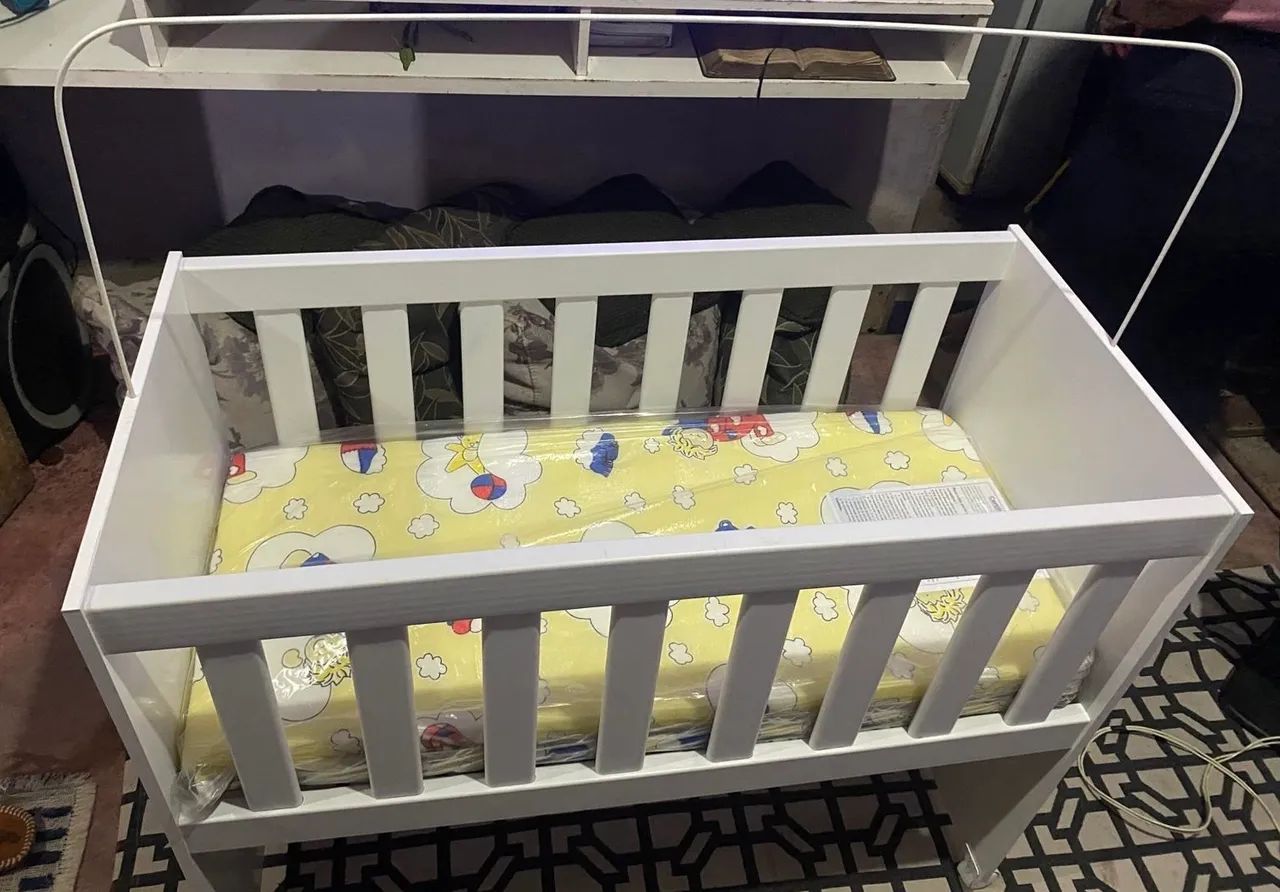 Mini berço com colchão  - Foto 4