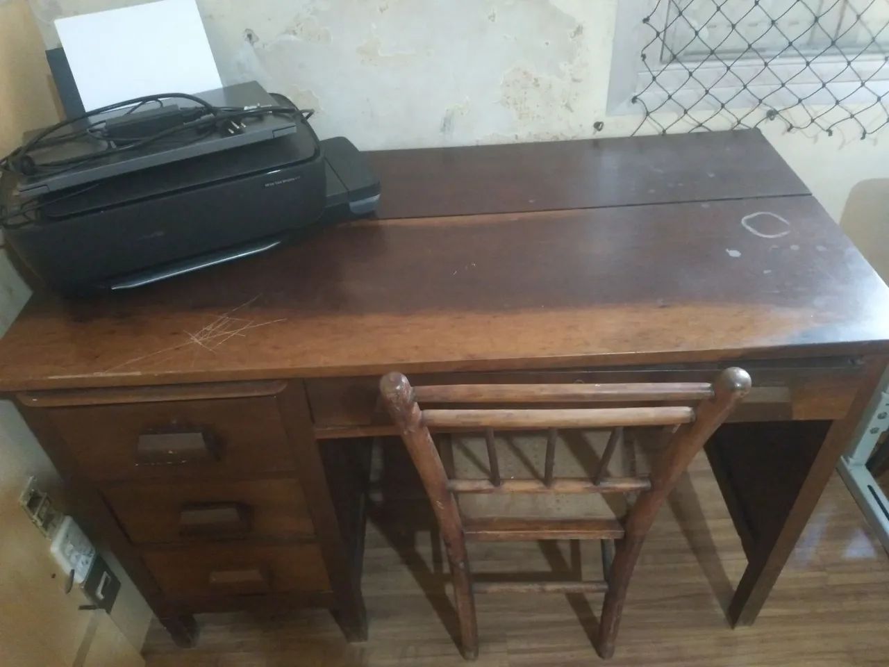Escrivaninha antiga com cadeira - Foto 3