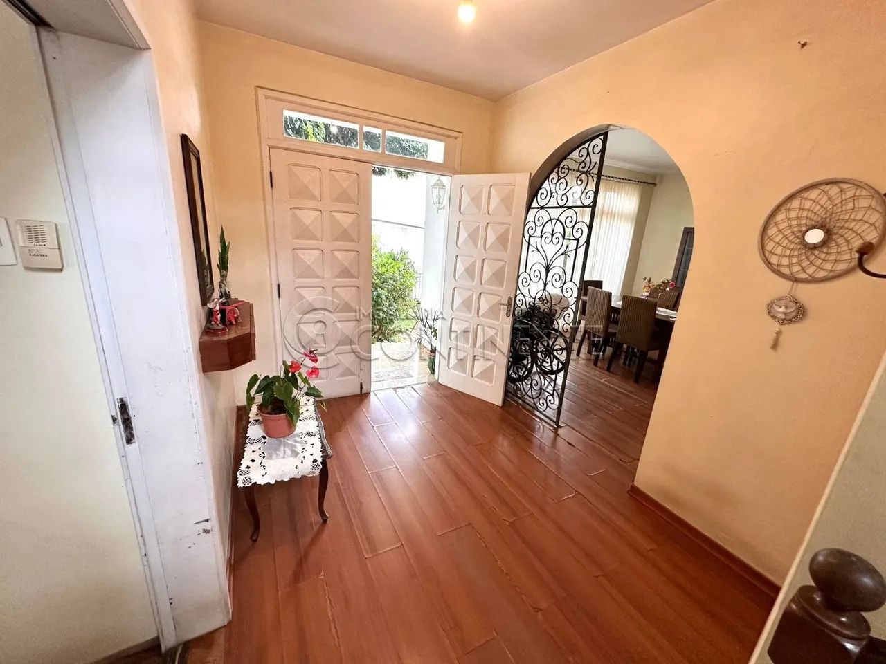 CASA À VENDA 382m² COM 3 DORMITÓRIOS SENDO 3 SUÍTES E PISCINA - EM COQUEIROS, FLORIANÓPOLI - Foto 2
