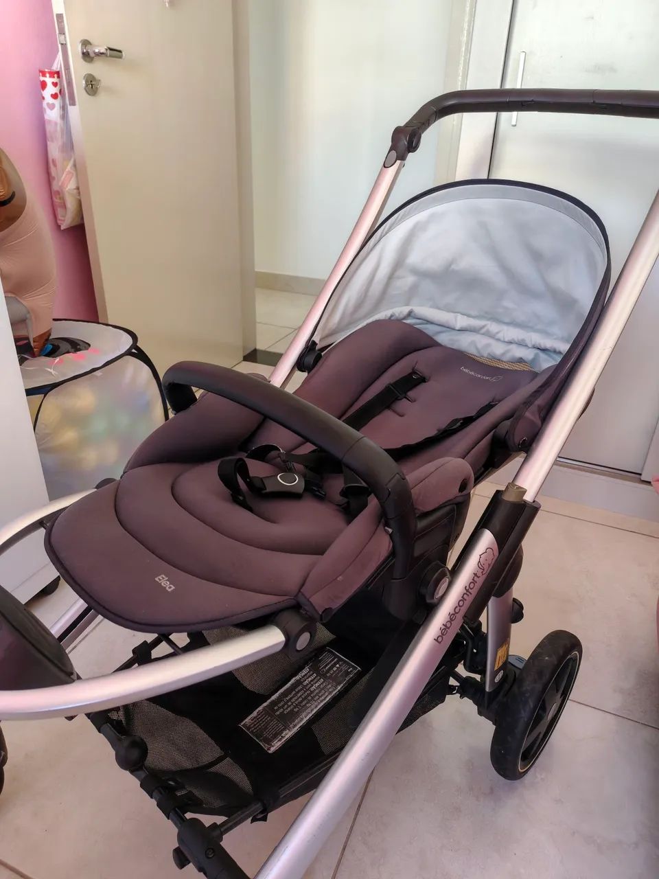 Carrinho da bébéconfort com bebê conforto e base para carro. - Foto 3