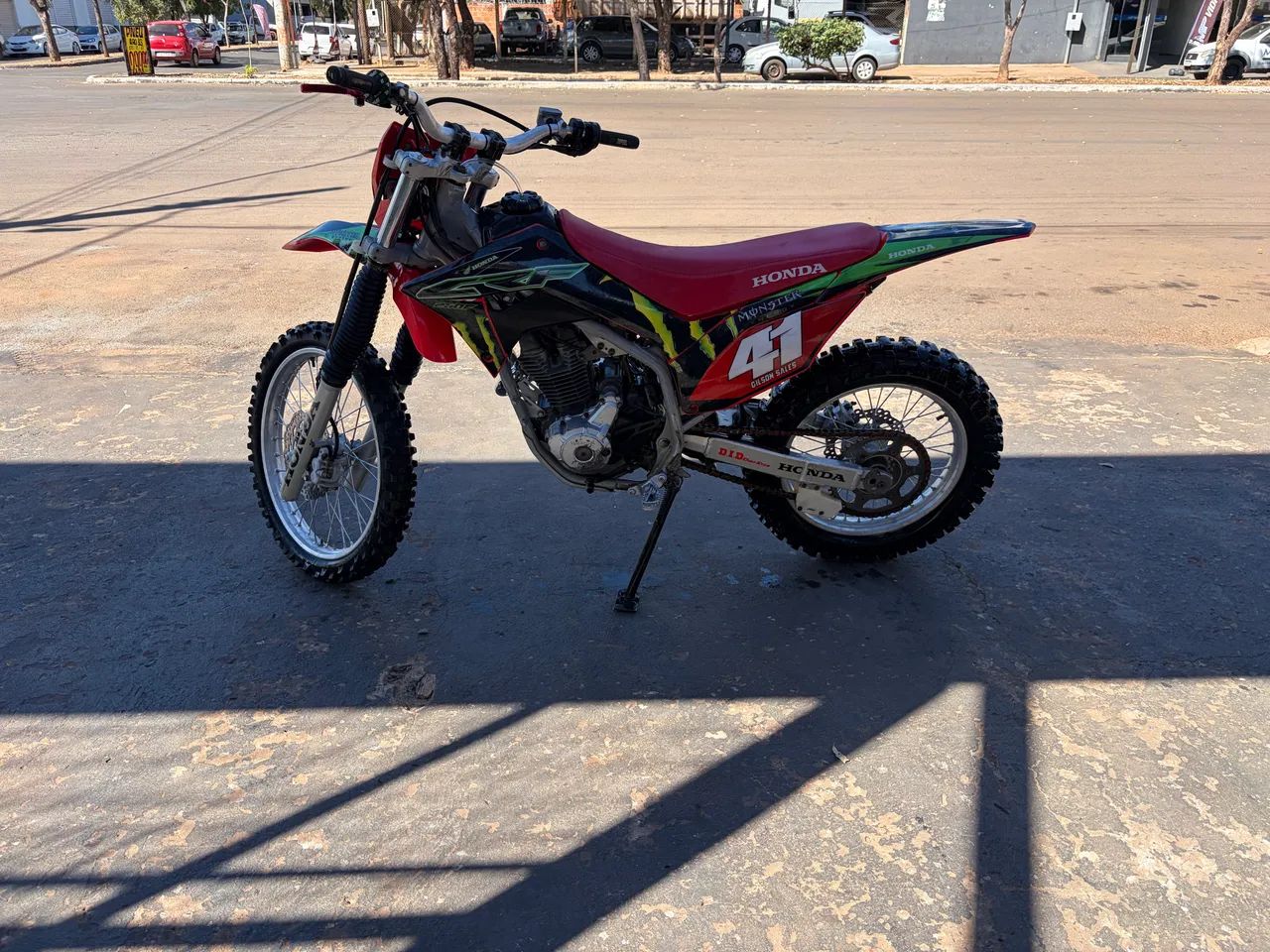 Crf 250 ano 2021 troco por moto de maior valor 