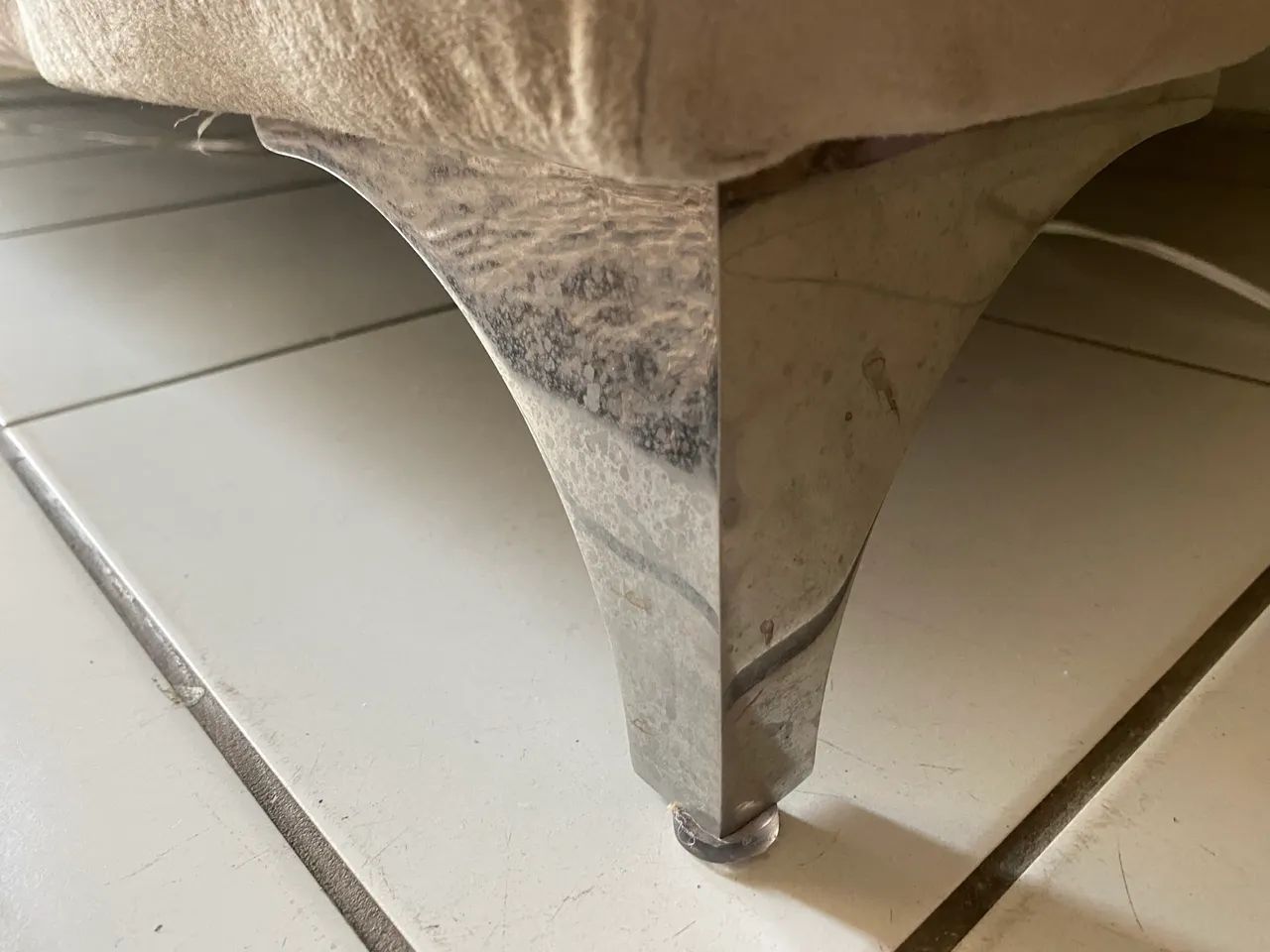 Vendo lindo sofá de 3 lugares  - Foto 3